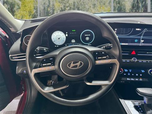 Used 2024 Hyundai Elantra SEL FWD image 18