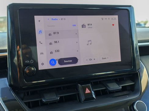 Used 2024 Toyota Corolla LE image 5