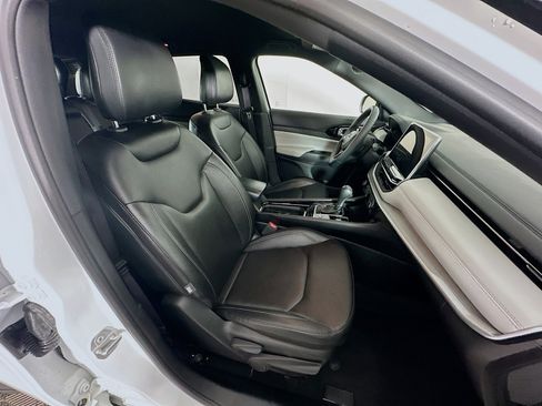 Used 2025 Jeep Compass Limited image 30