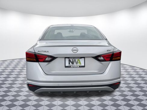 Used 2024 Nissan Altima 2.5 SV image 4