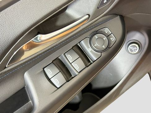 Used 2024 Buick Envista Sport Touring w/ Convenience II Package FWD image 18