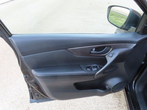 Used 2018 Nissan Rogue Sport S w/ S Appearance Package image 23