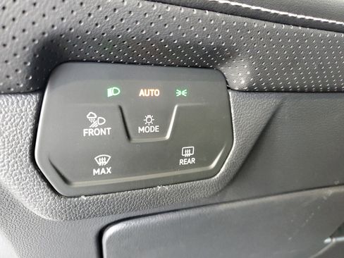 Used 2025 Volkswagen Atlas SE image 21