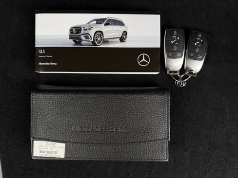Used 2025 Mercedes-Benz GLS 580 GLS 580 image 44