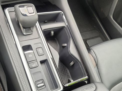 Used 2024 Nissan Pathfinder Platinum FWD image 14
