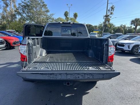 Used 2019 Nissan Titan SV w/ SV Convenience Package image 16