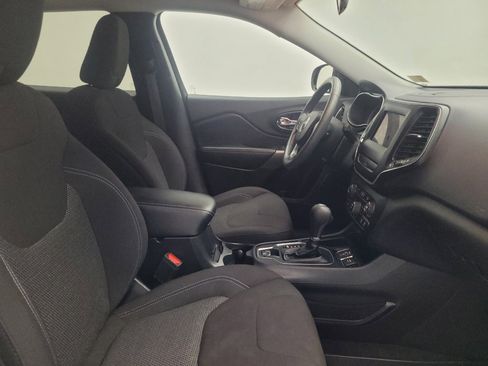 Used 2019 Jeep Cherokee Latitude w/ Popular Appearance Group FWD image 21