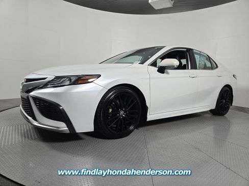 Used 2022 Toyota Camry XSE w/ Carpet Mat Package (TMS) FWD image 2