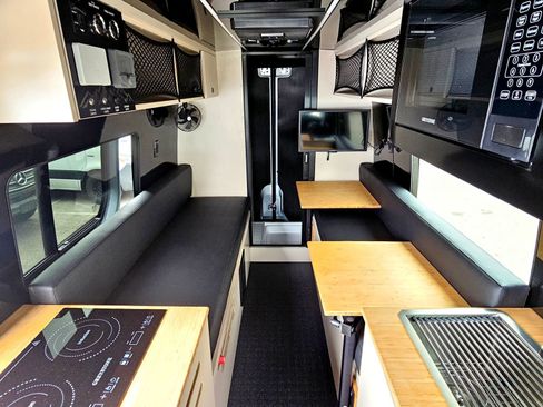 Used 2025 Mercedes-Benz Sprinter 2500 image 24