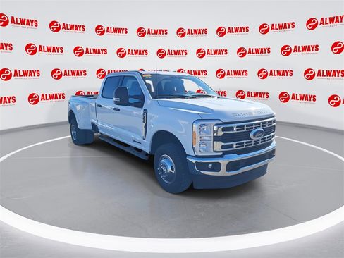Used 2023 Ford F350 XLT image 2