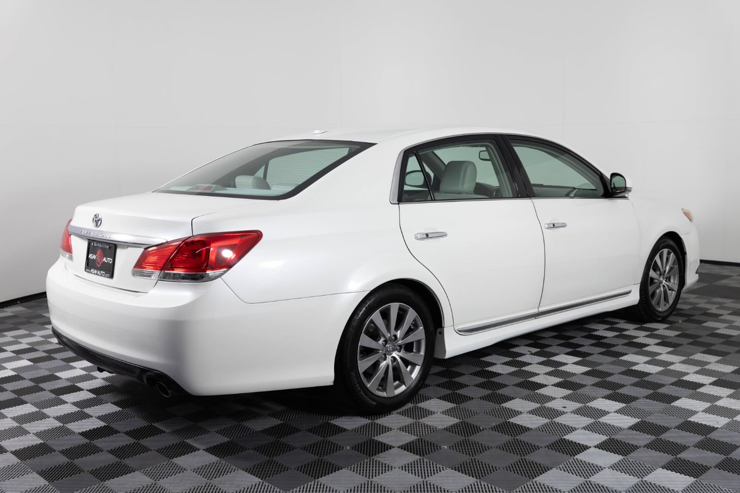 Used 2011 Toyota Avalon Limited FWD image 8