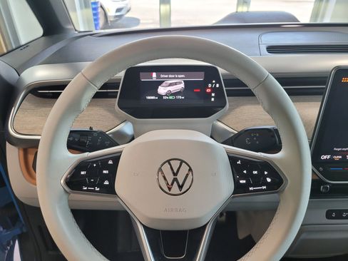 Used 2025 Volkswagen ID. Buzz 1st Edition image 25