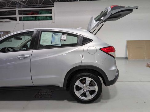 Used 2019 Honda HR-V LX image 9