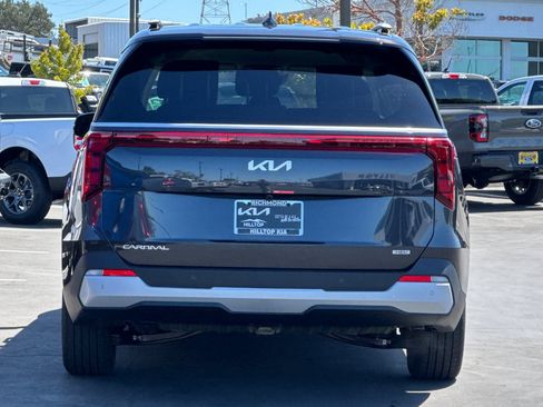 New 2026 Kia Carnival EX FWD image 5