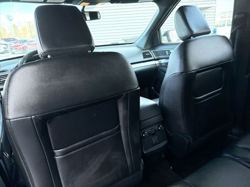 Used 2018 Ford Explorer XLT w/ Equipment Group 202A image 19