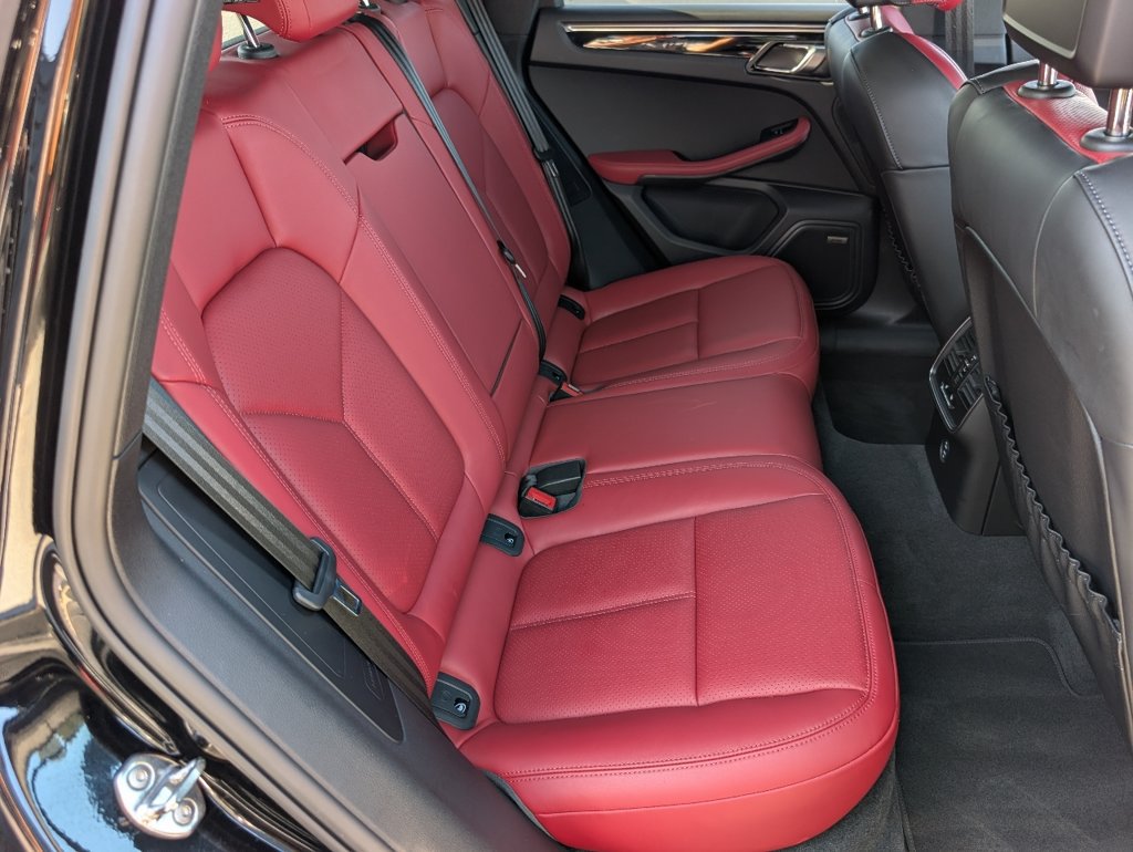 Certified 2025 Porsche Macan AWD/4WD image 7