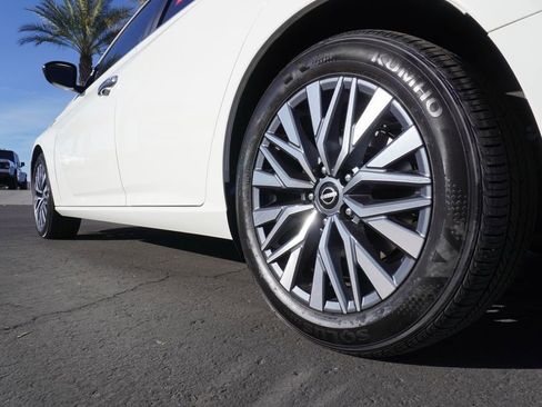 Certified 2025 Nissan Altima 2.5 SV image 6