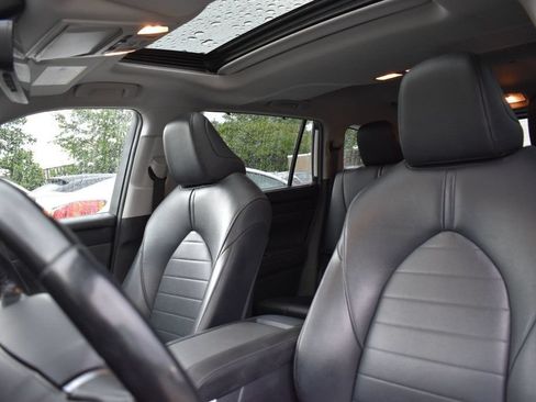 Used 2020 Toyota Highlander XLE AWD/4WD image 13