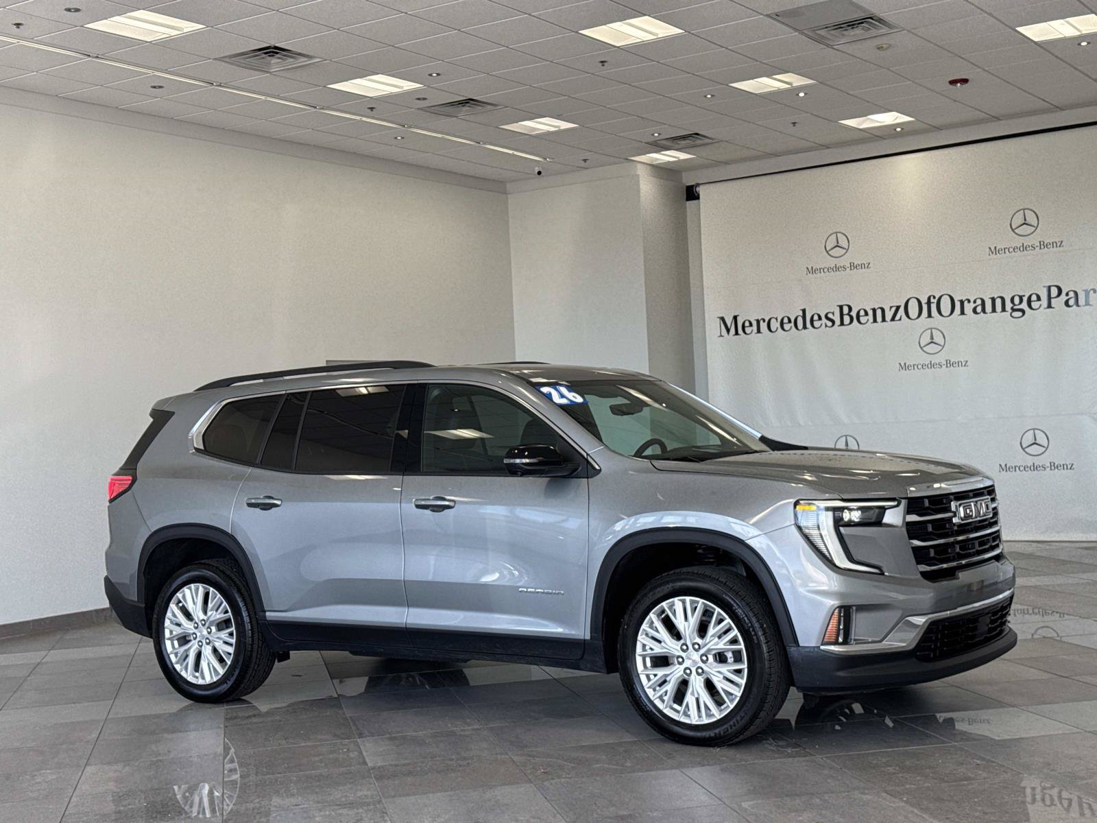Used 2026 GMC Acadia Elevation w/ Elevation Premium Package FWD image 2
