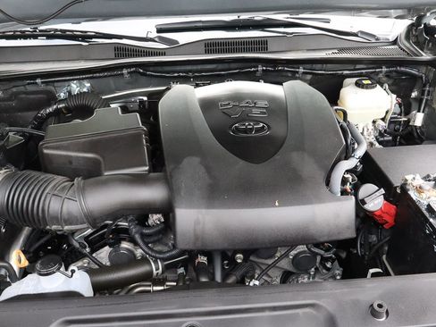 Used 2022 Toyota Tacoma TRD Off-Road image 22