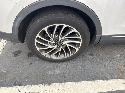 Used 2019 Lincoln Nautilus Reserve image 13