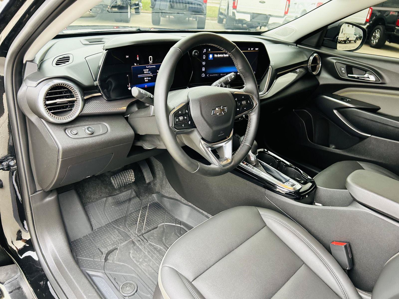 Used 2025 Chevrolet Trax ACTIV FWD image 11