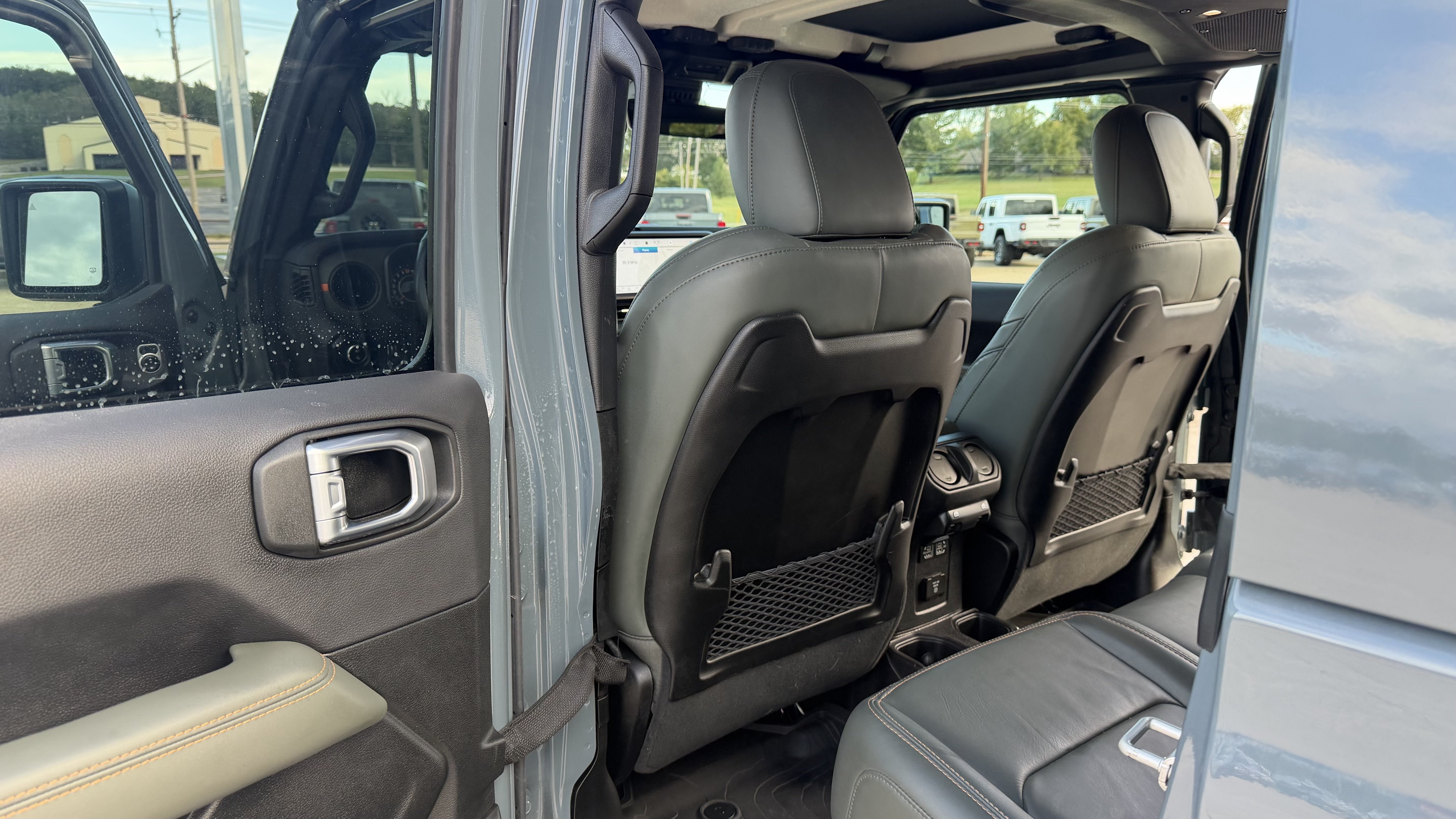 Used 2024 Jeep Gladiator Mojave AWD/4WD image 36