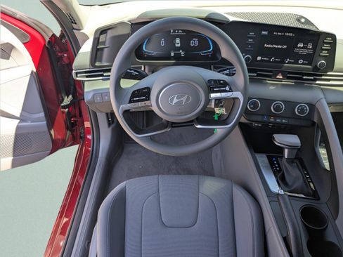 New 2025 Hyundai Elantra SE w/ Cargo Package FWD image 17