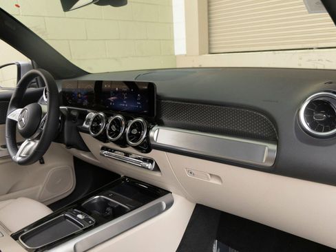 Used 2026 Mercedes-Benz GLB 250 image 27