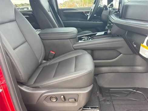 New 2026 Chevrolet Suburban Z71 image 15