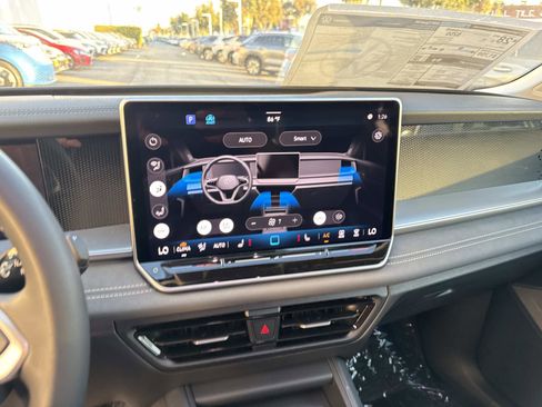 New 2026 Volkswagen Tiguan SE image 21