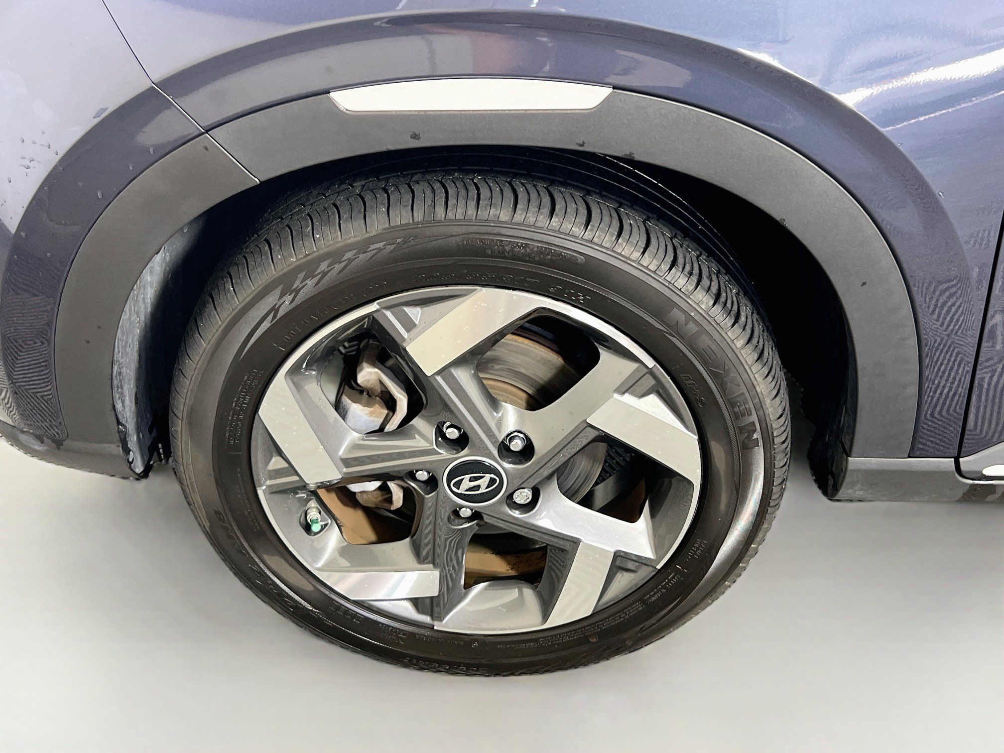Used 2024 Hyundai Venue Limited FWD image 13