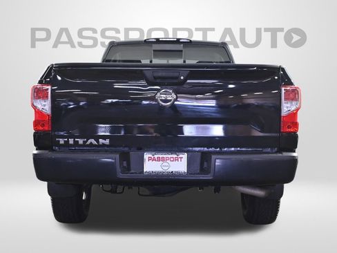 Used 2018 Nissan Titan S image 8