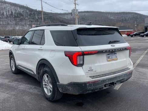 Used 2025 Ford Explorer Active image 3