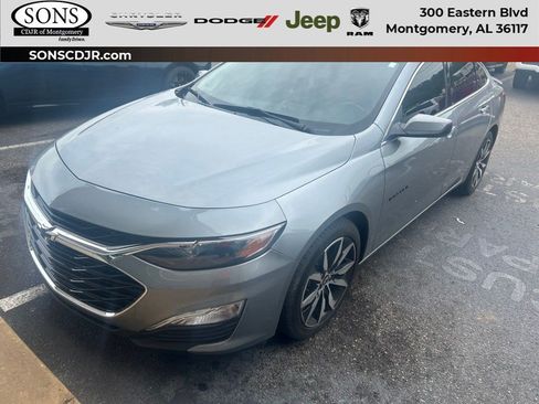 Used 2025 Chevrolet Malibu RS FWD image 1
