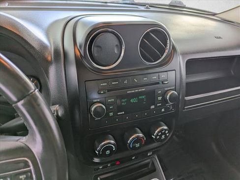 Used 2016 Jeep Patriot Latitude image 12