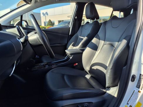 Used 2019 Toyota Prius Limited w/ Phone Cable & Charge Package image 13