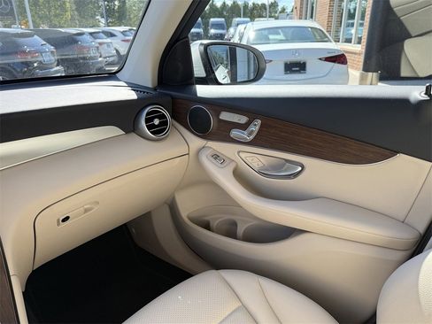 Certified 2022 Mercedes-Benz GLC 300 4MATIC image 16