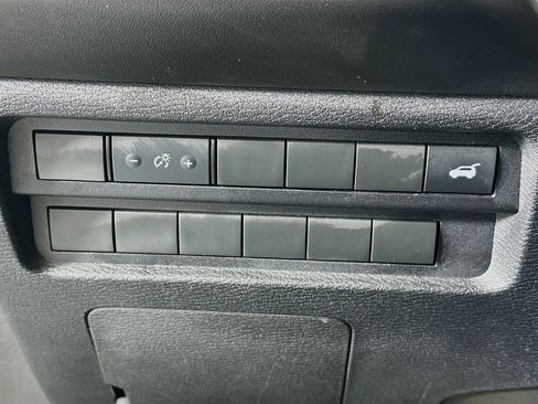 Used 2024 Mitsubishi Outlander SE image 17