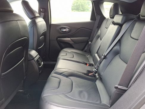 Used 2020 Jeep Cherokee Limited image 10