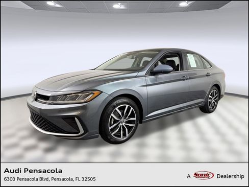 Used 2025 Volkswagen Jetta SE image 1