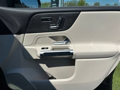 New 2026 Mercedes-Benz GLB 250 4MATIC image 26