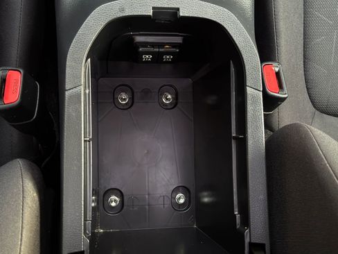 Used 2019 Toyota RAV4 XLE w/ Convenience Package FWD image 40