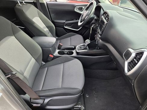 Used 2024 Kia Soul LX w/ Option Group 015 image 16
