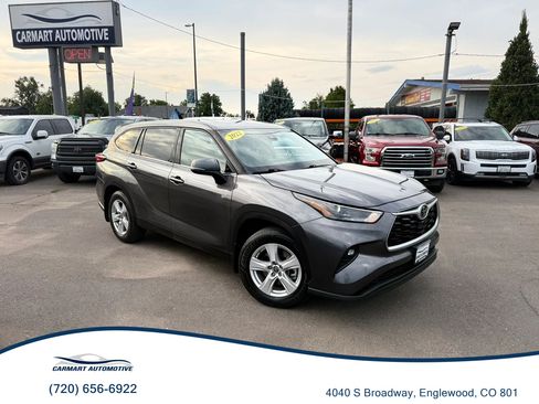 Used 2022 Toyota Highlander LE AWD/4WD image 1