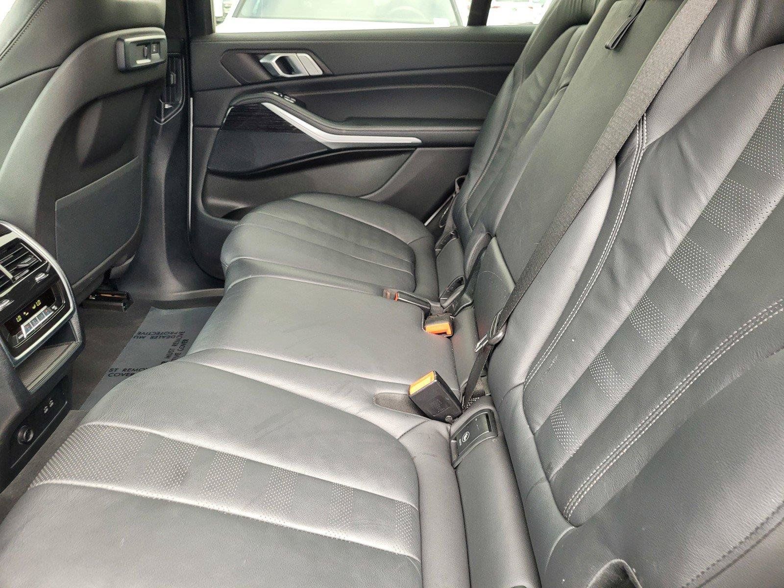 Used 2022 BMW X7 xDrive40i w/ M Sport Package AWD/4WD image 16