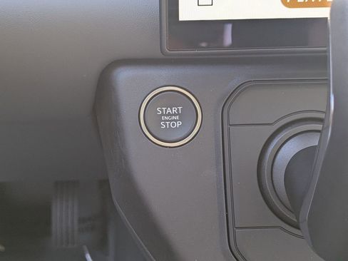 New 2026 Land Rover Defender 110 X-Dynamic SE AWD/4WD image 31