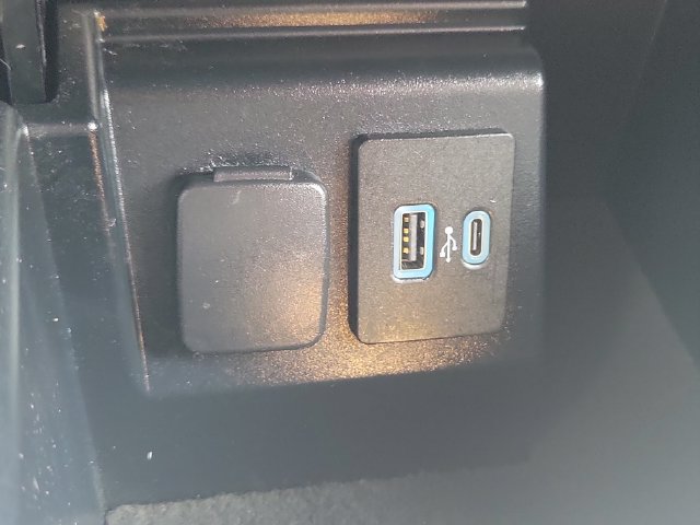 Used 2021 Ford Explorer Limited w/ Equipment Group 301A AWD/4WD image 20