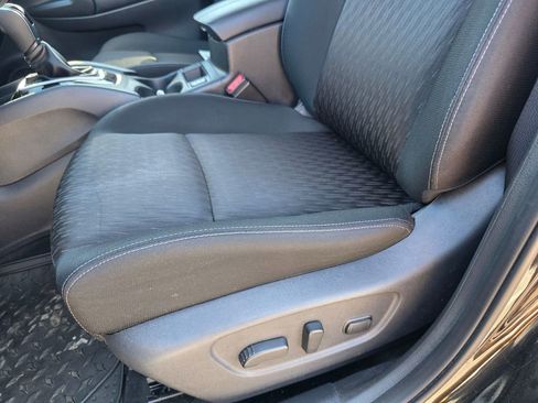 Used 2018 Nissan Rogue SV image 12