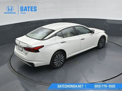 Used 2024 Nissan Altima 2.5 SV AWD/4WD image 43